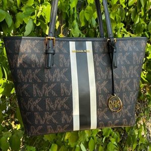NWOT Michael Kors Purse Monogram